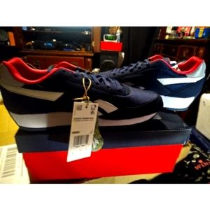 Ladies tennis shoes